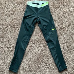 Nike 7/8 Hyperwarm Workout Leggings